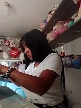 Snapshot of VivienAndClark chatting on October 20, 2025, 8:31 pm VivienAndClark online show from October 20, 2025, 8:31 pm