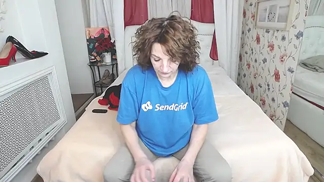 AmiHotGranny online show from February 5, 2026, 6:18 am