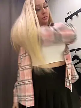 Snapshot of Deonta_ chatting on December 9, 2024, 10:22 am Deonta online show from December 9, 2024, 10:22 am