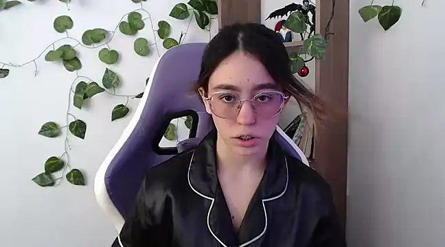 Snapshot of BlairVicent chatting on March 18, 2025, 3:21 pm BlairVicent online show from March 18, 2025, 3:21 pm