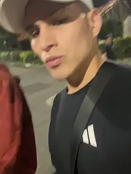 Snapshot of Alex_Teau chatting on February 27, 2025, 4:52 am Alex Teau online show from February 27, 2025, 4:52 am