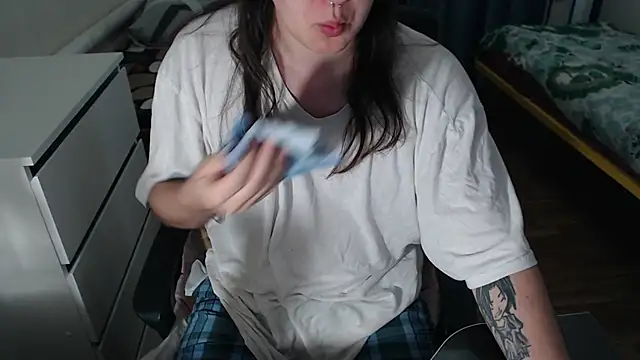 EvaMiron online show from September 9, 2025, 6:57 am