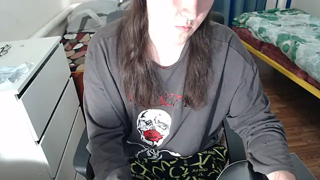 EvaMiron online show from October 3, 2025, 12:24 pm