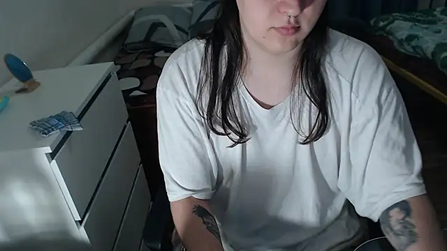 EvaMiron online show from October 18, 2025, 12:06 pm