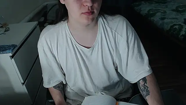 EvaMiron online show from November 22, 2025, 10:36 am