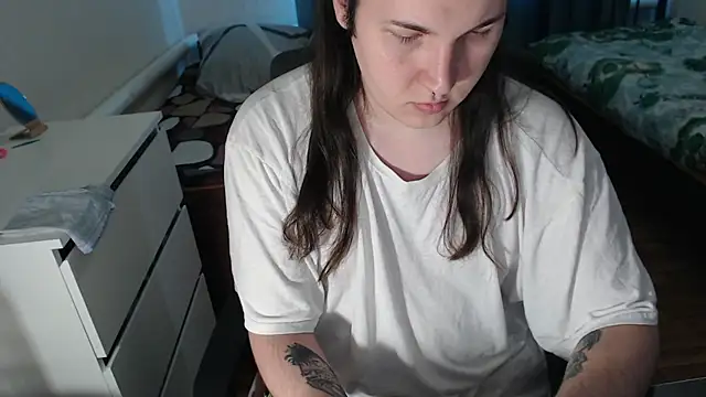 EvaMiron online show from December 16, 2025, 9:36 am