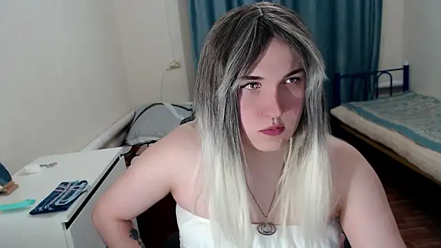 EvaMiron online show from March 7, 2026, 5:43 pm