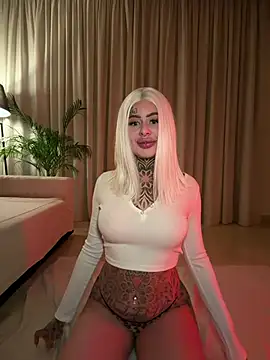 Snapshot of bambixboo chatting on February 17, 2026, 10:27 pm bambixboo online show from February 17, 2026, 10:27 pm