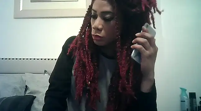 Snapshot of CaramelDipper chatting on December 9, 2024, 1:51 am CaramelDipper online show from December 9, 2024, 1:51 am