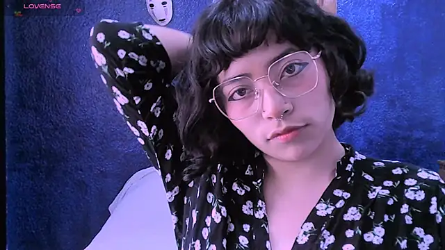 NinaYellow online show from January 17, 2025, 3:00 pm