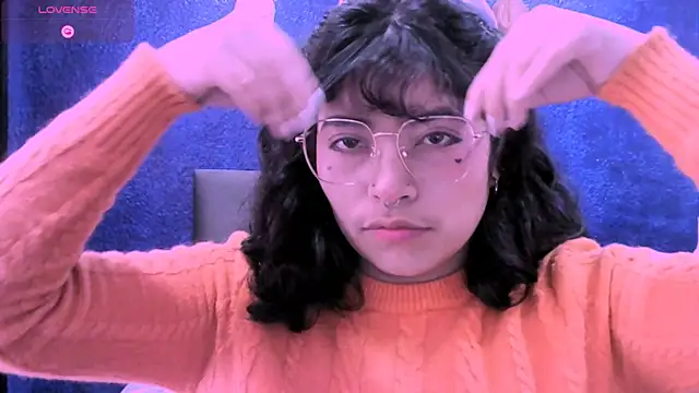 NinaYellow online show from September 24, 2025, 1:47 pm