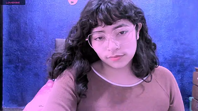 NinaYellow online show from October 1, 2025, 3:51 pm