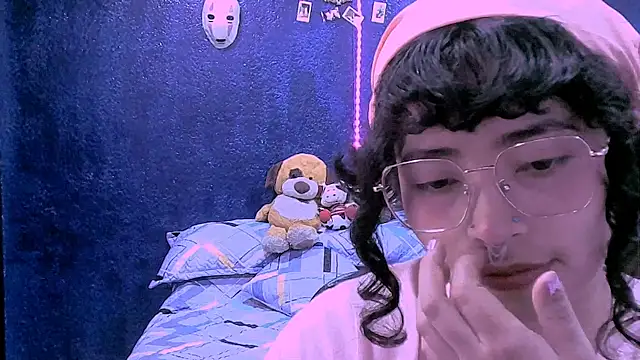 NinaYellow online show from April 8, 2026, 12:27 pm