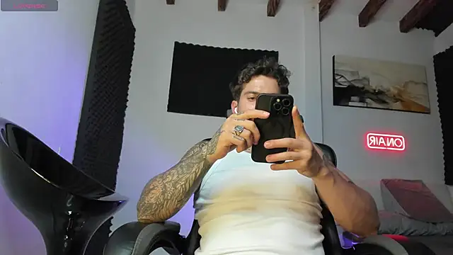 LucianSinclair online show from November 13, 2025, 3:38 am