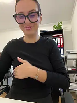 Hii Lolla online show from December 1, 2025, 7:13 am