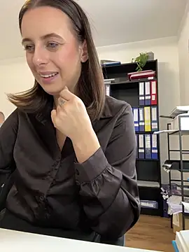 Hii Lolla online show from February 6, 2026, 8:51 am