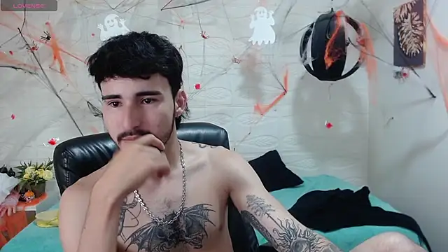 Snapshot of DmitriSanders chatting on December 6, 2024, 12:45 am DmitriSanders online show from December 6, 2024, 12:45 am