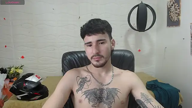 Snapshot of DmitriSanders chatting on December 14, 2024, 3:25 pm DmitriSanders online show from December 14, 2024, 3:25 pm