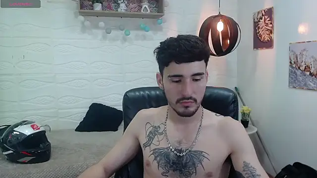 Snapshot of DmitriSanders chatting on January 8, 2025, 1:53 am DmitriSanders online show from January 8, 2025, 1:53 am