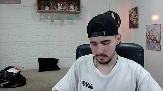 Snapshot of DmitriSanders chatting on January 17, 2025, 9:17 pm DmitriSanders online show from January 17, 2025, 9:17 pm