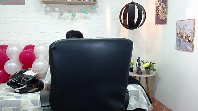 Snapshot of DmitriSanders chatting on February 14, 2025, 8:26 pm DmitriSanders online show from February 14, 2025, 8:26 pm