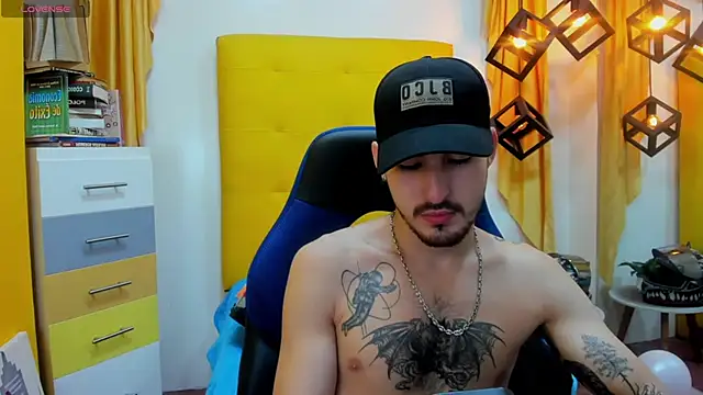 Snapshot of DmitriSanders chatting on February 16, 2025, 12:54 pm DmitriSanders online show from February 16, 2025, 12:54 pm