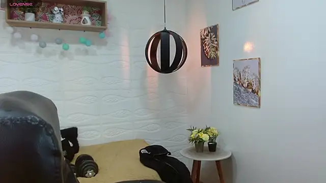 Snapshot of DmitriSanders chatting on March 6, 2025, 6:52 am DmitriSanders online show from March 6, 2025, 6:52 am