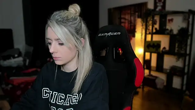 Lisaonthemoon online show from January 4, 2025, 7:13 pm