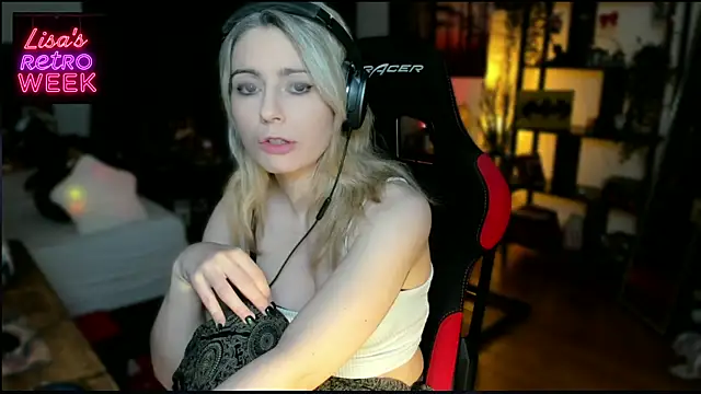 Lisaonthemoon online show from February 18, 2025, 8:03 pm