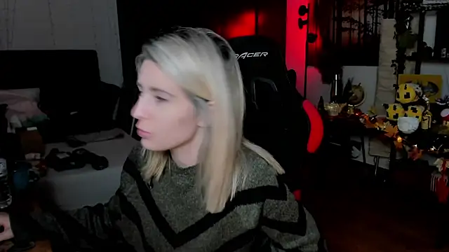 Lisaonthemoon online show from September 30, 2025, 6:13 pm