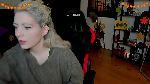 Lisaonthemoon online show from October 29, 2025, 8:43 pm