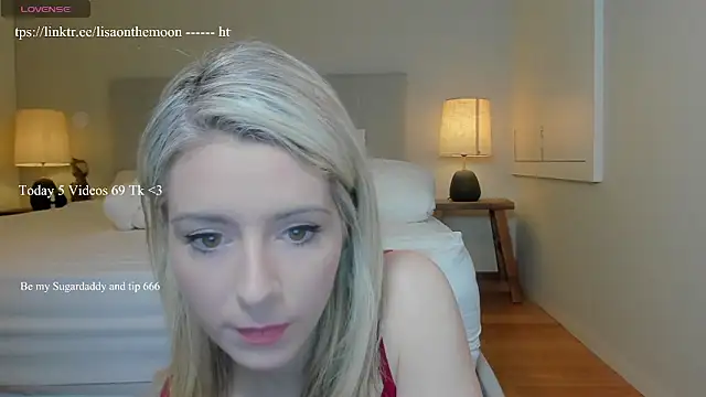 Lisaonthemoon online show from November 15, 2025, 5:09 pm