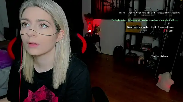 Snapshot of Lisaonthemoon chatting on February 2, 2026, 4:27 pm Lisaonthemoon online show from February 2, 2026, 4:27 pm