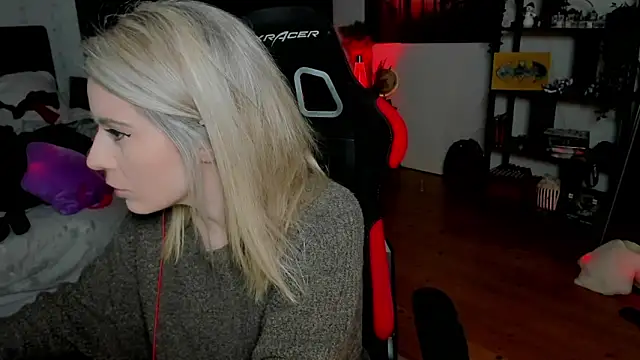 Snapshot of Lisaonthemoon chatting on February 3, 2026, 6:13 pm Lisaonthemoon online show from February 3, 2026, 6:13 pm