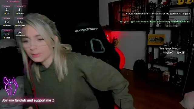 Snapshot of Lisaonthemoon chatting on February 4, 2026, 5:30 pm Lisaonthemoon online show from February 4, 2026, 5:30 pm