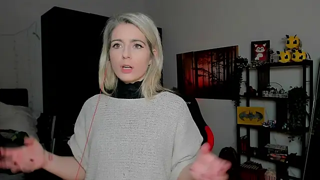 Snapshot of Lisaonthemoon chatting on February 10, 2026, 6:12 pm Lisaonthemoon online show from February 10, 2026, 6:12 pm