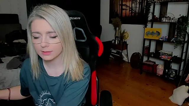 Snapshot of Lisaonthemoon chatting on February 28, 2026, 8:10 pm Lisaonthemoon online show from February 28, 2026, 8:10 pm