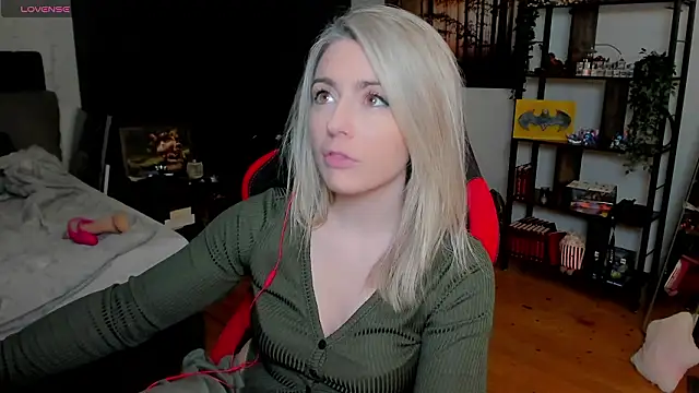 Lisaonthemoon online show from March 11, 2026, 5:41 pm