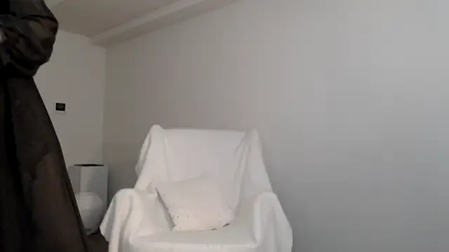 Lily 0000 online show from February 11, 2025, 11:43 am