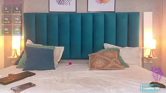 CheneellLorens online show from February 17, 2025, 8:26 pm