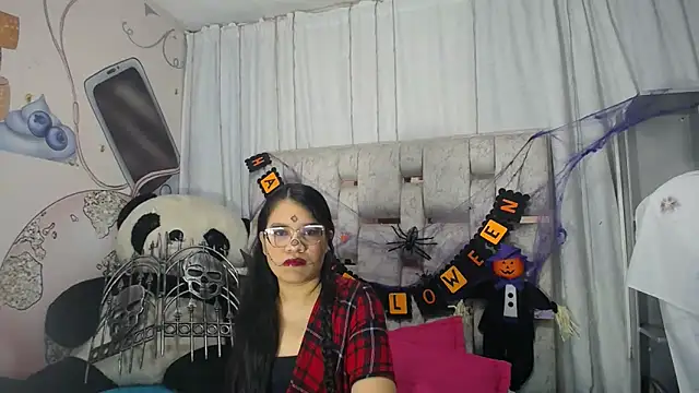 Snapshot of KEYRA-MILLER- chatting on November 1, 2025, 2:35 am KEYRA-MILLER- online show from November 1, 2025, 2:35 am