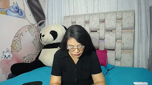 Snapshot of KEYRA-MILLER- chatting on November 18, 2025, 2:28 am KEYRA-MILLER- online show from November 18, 2025, 2:28 am