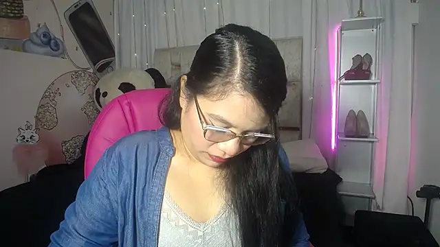 Snapshot of KEYRA-MILLER- chatting on November 25, 2025, 2:00 am KEYRA-MILLER- online show from November 25, 2025, 2:00 am