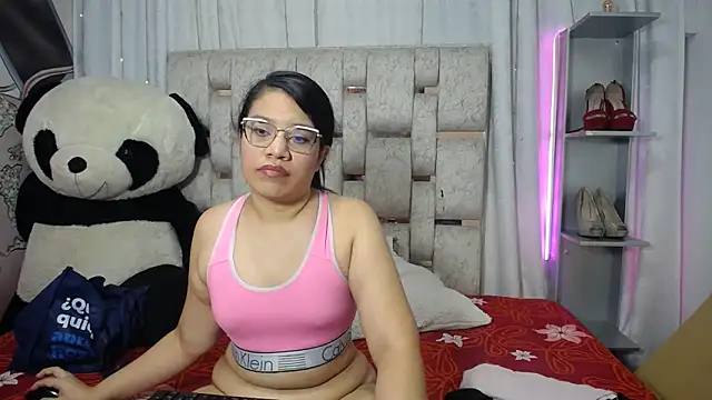 Snapshot of KEYRA-MILLER- chatting on November 30, 2025, 2:15 am KEYRA-MILLER- online show from November 30, 2025, 2:15 am