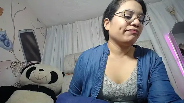 Snapshot of KEYRA-MILLER- chatting on December 15, 2025, 2:38 am KEYRA-MILLER- online show from December 15, 2025, 2:38 am