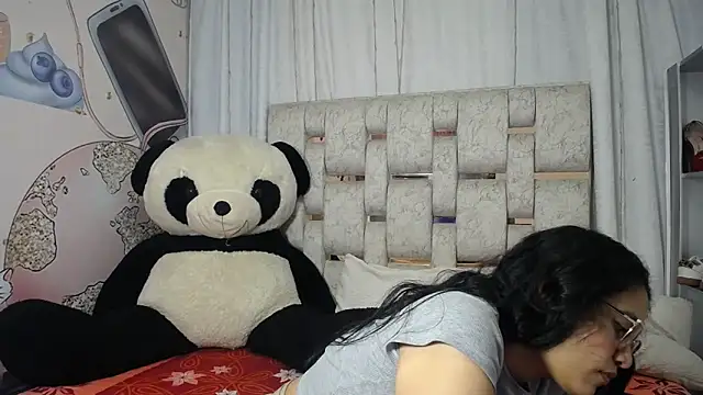 Snapshot of KEYRA-MILLER- chatting on December 19, 2025, 2:51 am KEYRA-MILLER- online show from December 19, 2025, 2:51 am