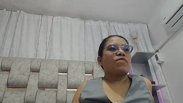Snapshot of KEYRA-MILLER- chatting on December 20, 2025, 3:13 am KEYRA-MILLER- online show from December 20, 2025, 3:13 am