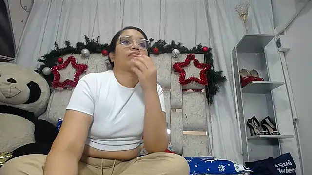 Snapshot of KEYRA-MILLER- chatting on January 8, 2026, 4:37 am KEYRA-MILLER- online show from January 8, 2026, 4:37 am