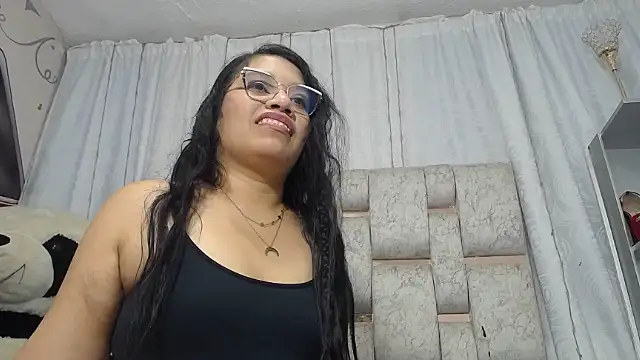 Snapshot of KEYRA-MILLER- chatting on January 14, 2026, 3:45 am KEYRA-MILLER- online show from January 14, 2026, 3:45 am