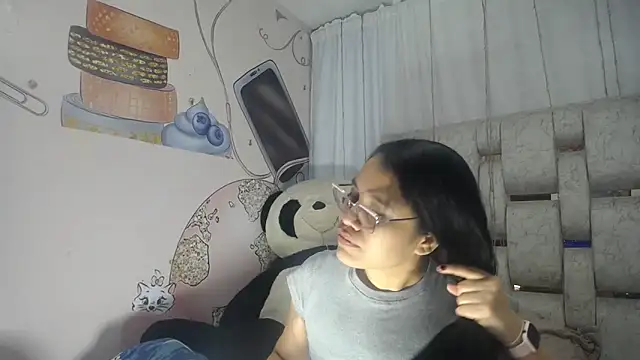 Snapshot of KEYRA-MILLER- chatting on February 3, 2026, 2:21 am KEYRA-MILLER- online show from February 3, 2026, 2:21 am